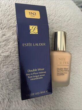 Estee Lauder Double Wear Foundation - Ecru Beige